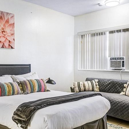 Hallandale Gulfstream Pool Walk To The Beach Apartment ฮาลลันเดลบีช ภายนอก รูปภาพ