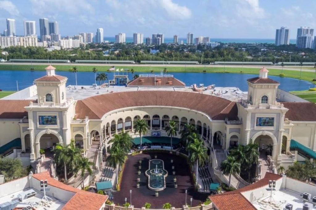 Hallandale Gulfstream Pool Walk To The Beach Apartment ฮาลลันเดลบีช ภายนอก รูปภาพ