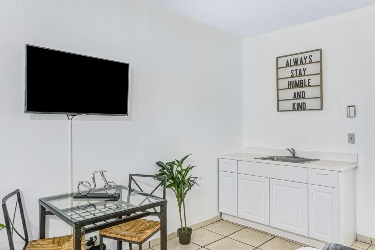 Hallandale Gulfstream Pool Walk To The Beach Apartment ฮาลลันเดลบีช ภายนอก รูปภาพ