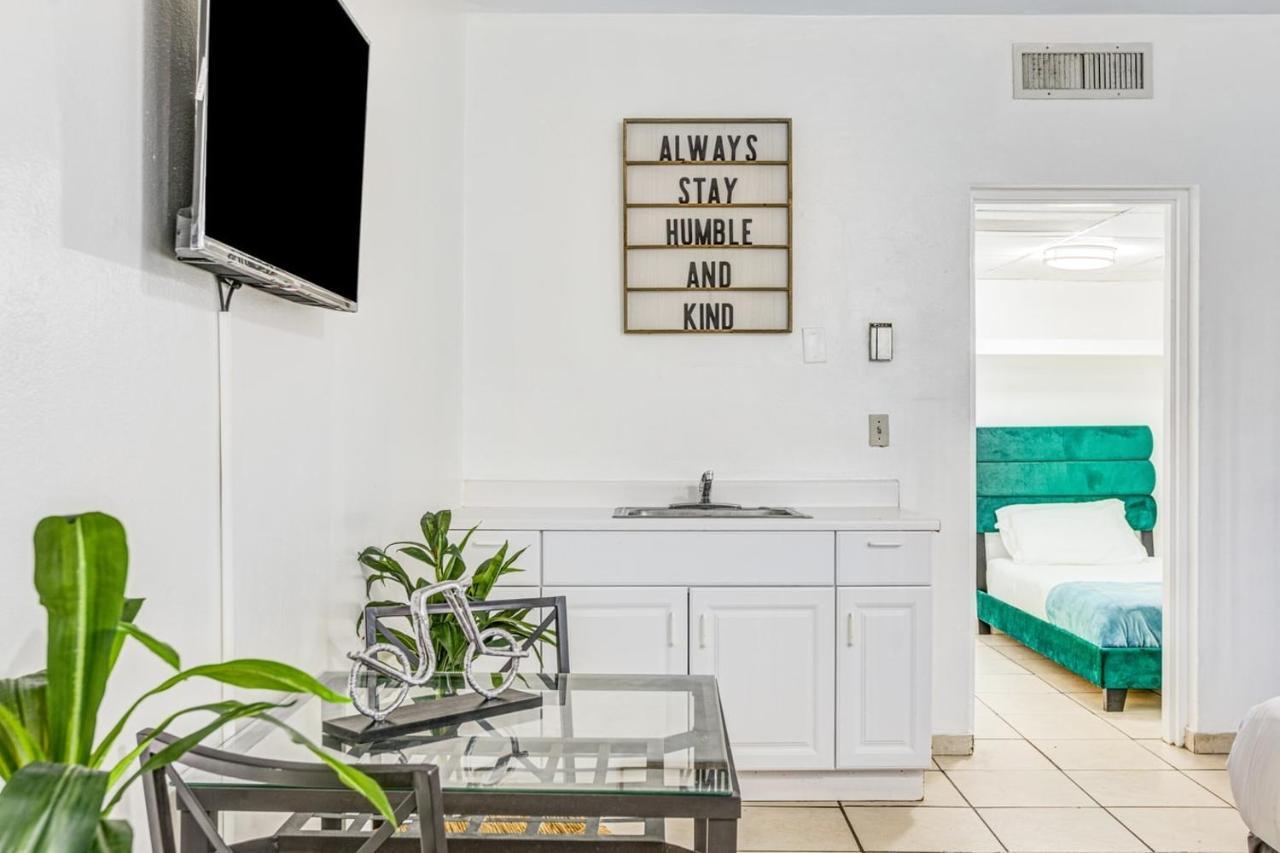 Hallandale Gulfstream Pool Walk To The Beach Apartment ฮาลลันเดลบีช ภายนอก รูปภาพ