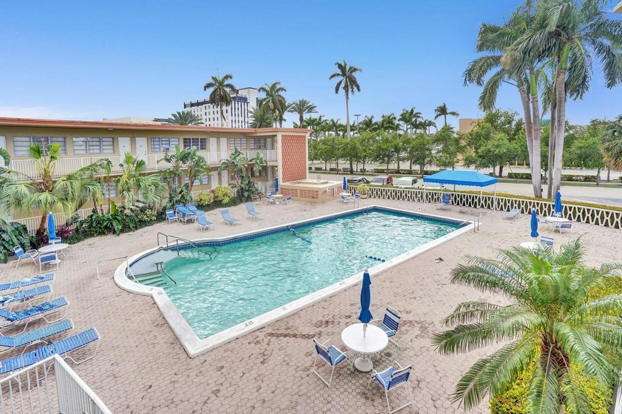 Hallandale Gulfstream Pool Walk To The Beach Apartment ฮาลลันเดลบีช ภายนอก รูปภาพ