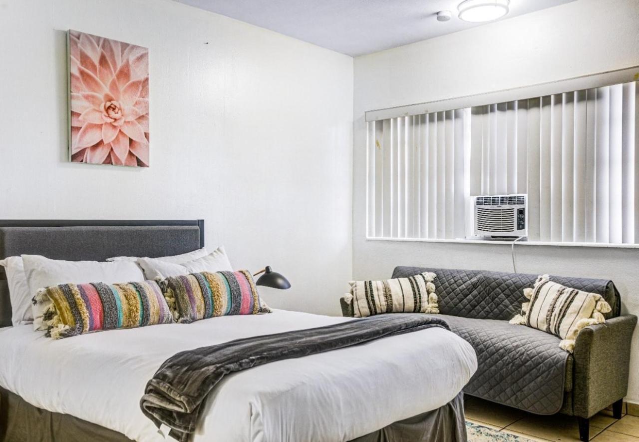 Hallandale Gulfstream Pool Walk To The Beach Apartment ฮาลลันเดลบีช ภายนอก รูปภาพ