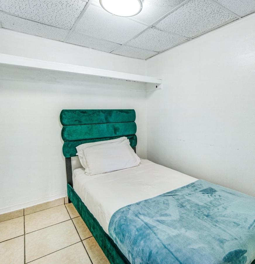 Hallandale Gulfstream Pool Walk To The Beach Apartment ฮาลลันเดลบีช ภายนอก รูปภาพ