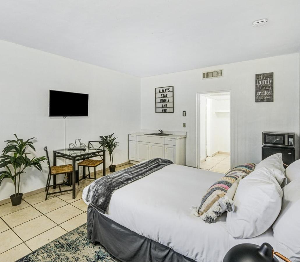 Hallandale Gulfstream Pool Walk To The Beach Apartment ฮาลลันเดลบีช ภายนอก รูปภาพ